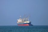 Tàu hàng trúng vật thể chưa xác định ở eo biển Hormuz