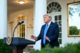 Ông Trump giục Fed hạ lãi suất, cảnh báo cắt đứt thương mại với các nước thặng dư