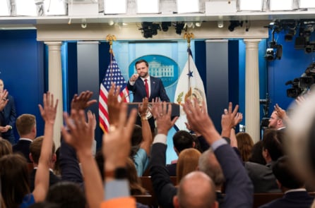 Phóng viên CNN, MS NOW và Politico bị từ chối vào Nhà Trắng
