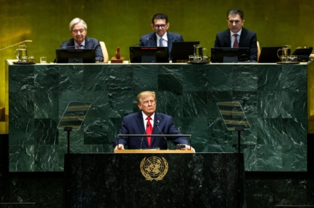 Ông Trump bác bỏ nỗ lực kiểm soát AI toàn cầu, gọi AI là “siêu trí tuệ”