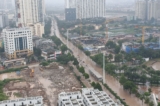 Mưa xuyên đêm tại Hà Nội, nhiều tuyến đường ngập sâu