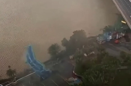 Gió xoáy xuất hiện trên sông Hàn (Đà Nẵng)