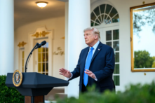 Tổng thống Trump ân giảm cho 30 người, cựu quân nhân Hải quân được giảm án