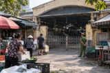 Hà Nội: Chợ Kim Liên tạm dừng hoạt động, gần 200 tiểu thương lo lắng