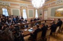Ukraine tái tập kích lọc dầu Nga, nhà máy Ryazan bốc cháy; Mỹ dọa cắt tình báo