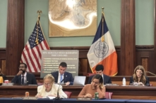 New York hạn chế học sinh dùng thiết bị điện tử, chặn YouTube tại trường công