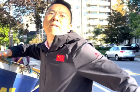 “Tôi sẽ giết bà”: Học viên Pháp Luân Công bị tấn công bên ngoài LSQ Trung Quốc ở Toronto