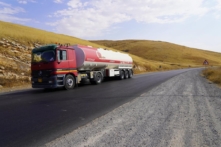 Xe bồn chở dầu phát nổ ở miền Tây Iran, 16 người thương vong