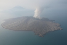 Indonesia: Thuyền chở 8 người, gồm 5 nhà báo, mất tích khi đưa tin về núi lửa Anak Krakatau