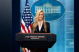 Thư ký báo chí Zacharia rời chức sau 1 tuần, ông Trump khuyên “cân nhắc lại”