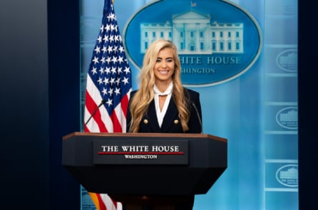 Thư ký báo chí Zacharia rời chức sau 1 tuần, ông Trump khuyên “cân nhắc lại”