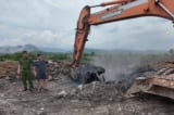 300 tấn xỉ nhôm bị chôn lấp trái phép tại Quảng Ninh