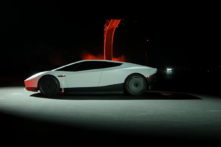 Xe bay Tesla Roadster: FAA nói không phải máy bay, chưa rõ cơ quan nào quản lý