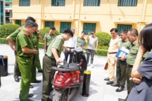 Công an TP Hà Nội dự tính đặt cột chặn xe tự động tại phố đi bộ