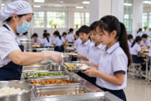 Đề xuất miễn thuế cho doanh nghiệp cung cấp suất ăn trường học, bệnh viện