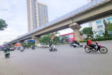 Hà Nội thí điểm phủ xanh trụ cầu, cầu vượt, hầm chui