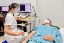 Hít 50 quả bóng cười mỗi ngày, nam thanh niên 24 tuổi bị tổn thương hệ thần kinh