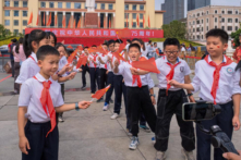 Blog: Từ “bông hoa của tổ quốc” đến “trâu ngựa, rau hẹ” dưới thời ĐCSTQ