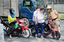 TP.HCM: Hàng trăm lượt học sinh không đội mũ bảo hiểm, lái xe khi chưa đủ tuổi 