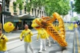 Rồng vàng lan tỏa thông điệp phản bức hại trên đường phố Melbourne