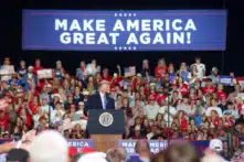 Ông Trump khuấy động Mississippi: Đám đông chen kín mít tinh trước giờ G bầu cử