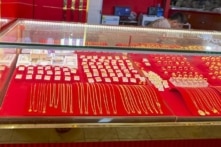 NHNN: Mua bán vàng từ 5 triệu đồng trở lên phải thanh toán không dùng tiền mặt
