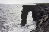 Vòm đá biển Holei tại Hawaii, hình thành từ dung nham 550 năm tuổi, đã đổ sụp