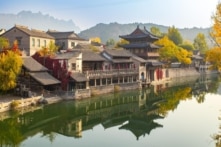 Trung Quốc: Hơn 2.800 cổ trấn nhân tạo, chưa đến 300 nơi trụ lại