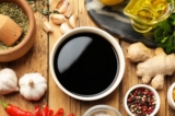 Vì sao nước tương lại chia thành xì dầu nhạt và xì dầu đậm?