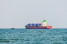 Vệ binh Iran: 2 siêu tàu chở hơn 4,5 triệu thùng dầu trúng thủy lôi ở Hormuz