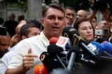 Ông Flávio Bolsonaro nói bị cảnh sát Brazil yêu cầu nộp hộ chiếu, cấm xuất cảnh