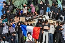 Bạo loạn Pháp: Chính trị gia kêu gọi ông Macron từ chức
