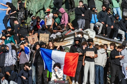 Bạo loạn Pháp: Chính trị gia kêu gọi ông Macron từ chức