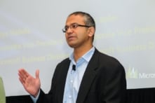 CEO Microsoft Nadella kêu gọi coi AI mạnh là mối đe dọa nội bộ, cần “phanh khẩn cấp”