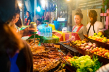 Mạng xã hội Trung Quốc tràn ngập video rủ sang Lào ăn tê tê, thú hoang