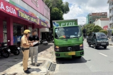 TP.HCM: Sẽ tăng mức phạt dừng đỗ xe sai quy định, cấm xe tải hơn 1 tấn vào ban ngày